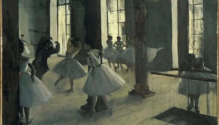 Edgar Degas lekcja tańca: baletnice w białych tiulowych spódniczkach ćwiczą w przestronnej sali z wielkimi oknami.